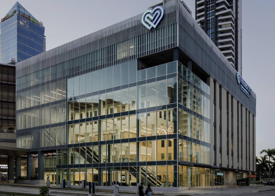 The Pacífica Salud outpatient branch inside Town Center Costa del Este.